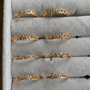 Stjärntecken ringar  - Stjärntecken ringar i guld. Reglerings bara