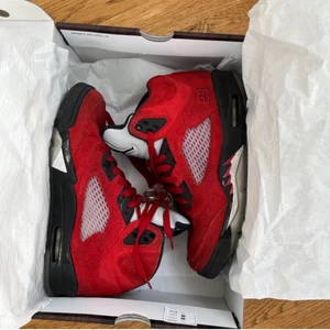 Jordan 5 raging bull - Använda, bra cond. Nypris 2155