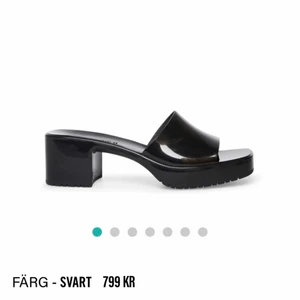 Steve Madden Harlin - Säljer ett par helt oanvända Steve Madden som jag köpte nyligen. Passar till precis ALLA tillfällen !!🥳 Så så fina, orginallåda kommer med. Jag hade gärna behållt själv men har tyvärr för breda fötter🙃 möts gärna upp men kan också frakta och i så fall står köparen för frakten