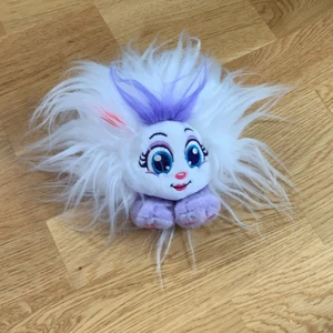 Ett troll gosedjur -  Jag säljer den för att jag inte har någon användning för den så snälla köp den den är i fint skick ❤️