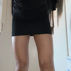 Kjol tight  - Fin kjol som är förliten säljer för 90+frakt kan gå ner i pris vid snabb affär 