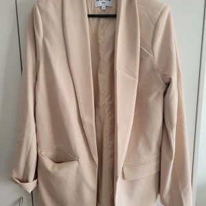 Oversize blazer  - Oversize blazer med framfickor. Använd någon gång. 