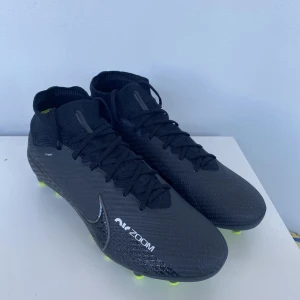 Nike Air Zoom Mercurial Superfly 9 - Underlag: AG, konstgräs Skick: Oanvända Nypris: 2600kr