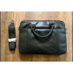 Laptop väska 15,6” - Använt endast 2 gånger. Axelremmen har inte använts.