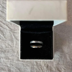 Ring - Unikt utvalda ringar! Ett set med två matchande ringar Kan mötas upp vid Östra Reals Gymnasium, annars står kunden för frakt 🤍
