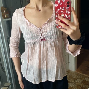 Odd Molly tröja - Knappt använd jättesöt Odd Molly tröja 💖Väldigt bra skick. Säljer eftersom den är för liten för mig. Står ingen storlek men skulle säga att det är XS. 