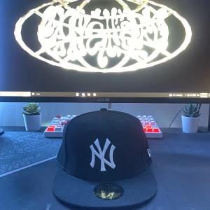 NYC Fitted Keps - Dm om intresserad