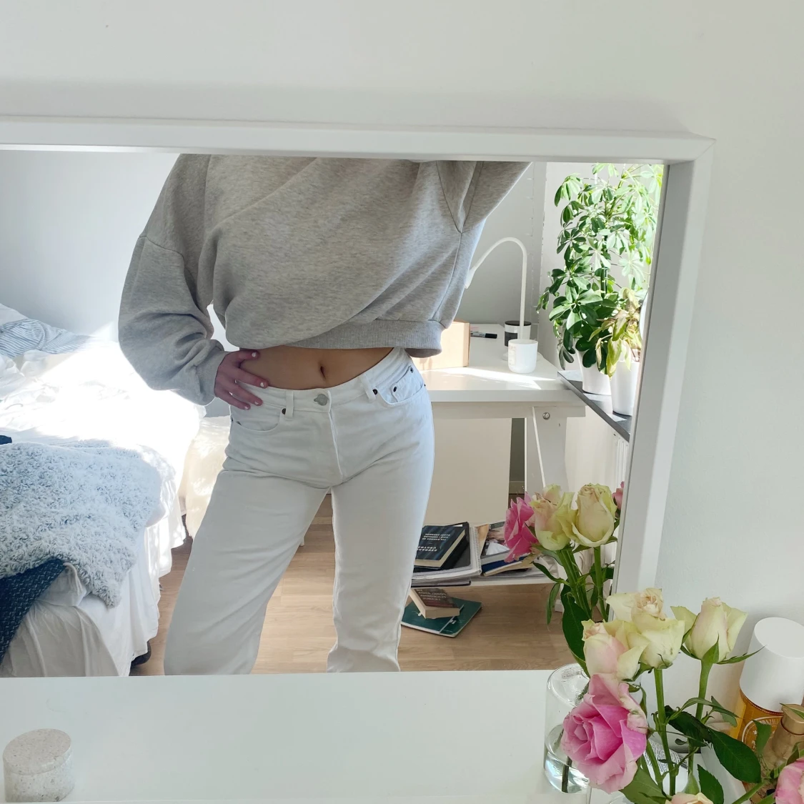 Zara mid rise jeans - 90