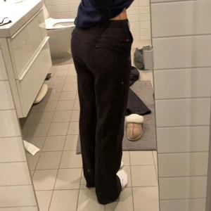 Midwaist kostymbyxor  - Assnygga kostymbyxor som tyvärr blivit för små😊 st 32-34