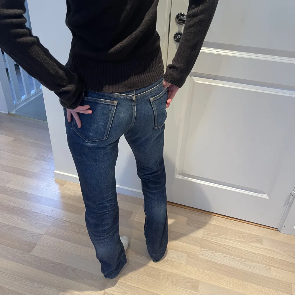 Lågmidjade jeans. Modellen är en storlek S. Frakt tillkommer på 66kr <3 Kram. Jeans & Byxor.