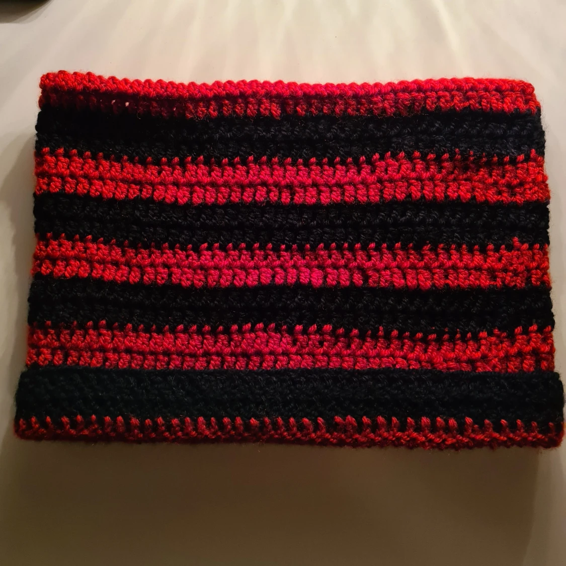 Röd/svart cat beanie  - 91