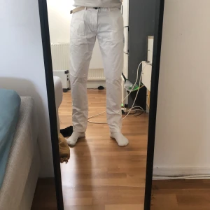 Jeans - Vita chinos från SMOG. Aldrig använda 