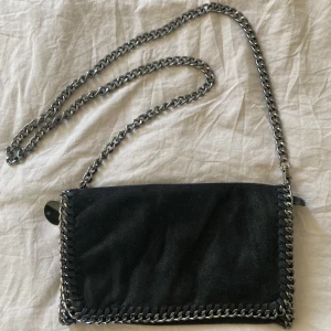 Svart väska - Aldrig använd! 