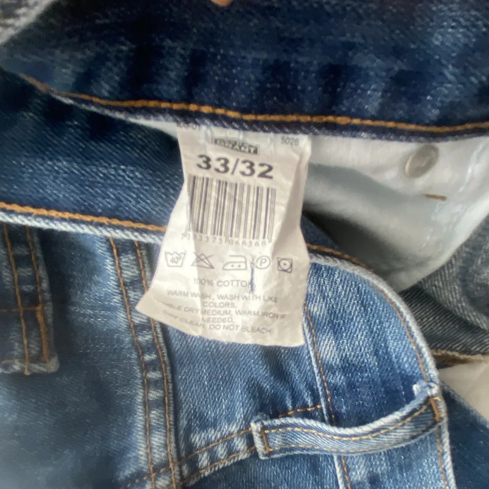 American Classic Jeans Grant - använder bara inte längre. De är lite för långå för mig (165cm) . Flared på botten. W33 L32 (405 regular fit). Skriv privat om ni vill se den på. . Jeans & Byxor.