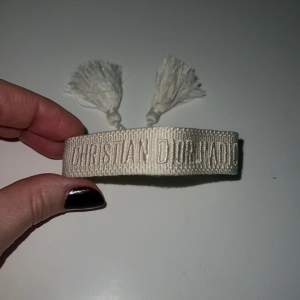 Fint Christian Dior armband, köpare betalar frakten.
