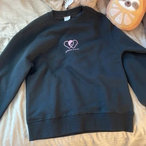 Tröja - Aldrig använd, prislapp är kvar! Fri frakt , vanlig kostnad är 359