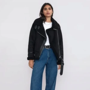 Jacka - Säljer min jacka från Zara då den tyvärr inte kommer till användning, jättebra skick😋skriv för fler bilder