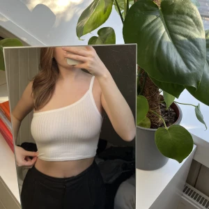 One shoulder tröja - Zara - Helt ok skick