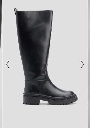 Svarta boots från nakd, användt ett fåtal gånger men ser ut som nya. Köpte för 899kr men säljer nu för 650kr, priset kan diskuteras.