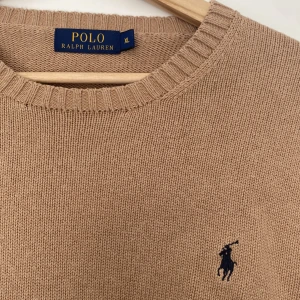 Polo Ralph Lauren Sweatshirt stickad - HERR Ralph Lauren stickad sweatshirt. Använd ett fåtal gånger. Nypris 1000kr.