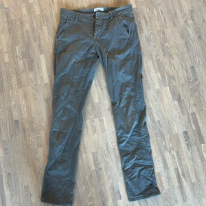 Dondup byxor - Säljer mina dondup chinos/byxor storlek 29, Condition 7/10