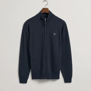 Gant tröja - Helt ny tröja från Gant med prislapp kvar.  Säljer pga fel storlek. 1700 kr nypris på hemsidan.