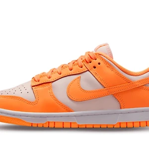 Nike Dunk Low ”Peach Cream” - Helt nya   Storlek: 39  Pris 1600kr  Skicka DM vid fler bilder eller frågor.