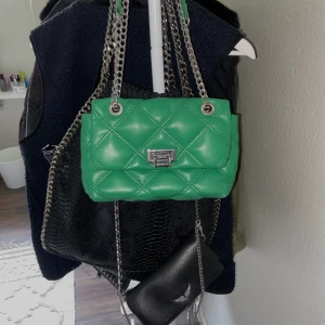 väska  - skit söt i nyskick! färgen är så så så fin. SLUTSÅLD 