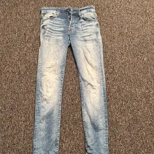 Säljer Jack & Jones jeans då dom är för små och inte komme till användning nästan aldrig använda:)