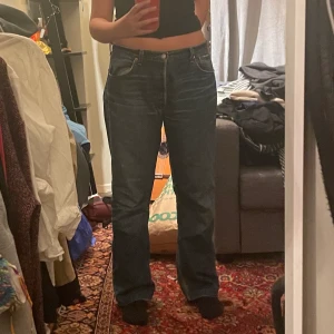 Levis 501 - Säljer mina mörkblå Levis jeans i storlek 39/34.