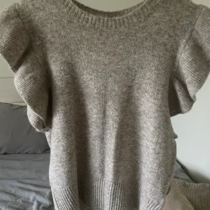 Stickad topp - Så så söt stickad topp från Lmtd, storlek 158-164/S