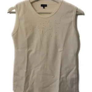 Rhinestones - Vitt linne med rhinestones⚡️