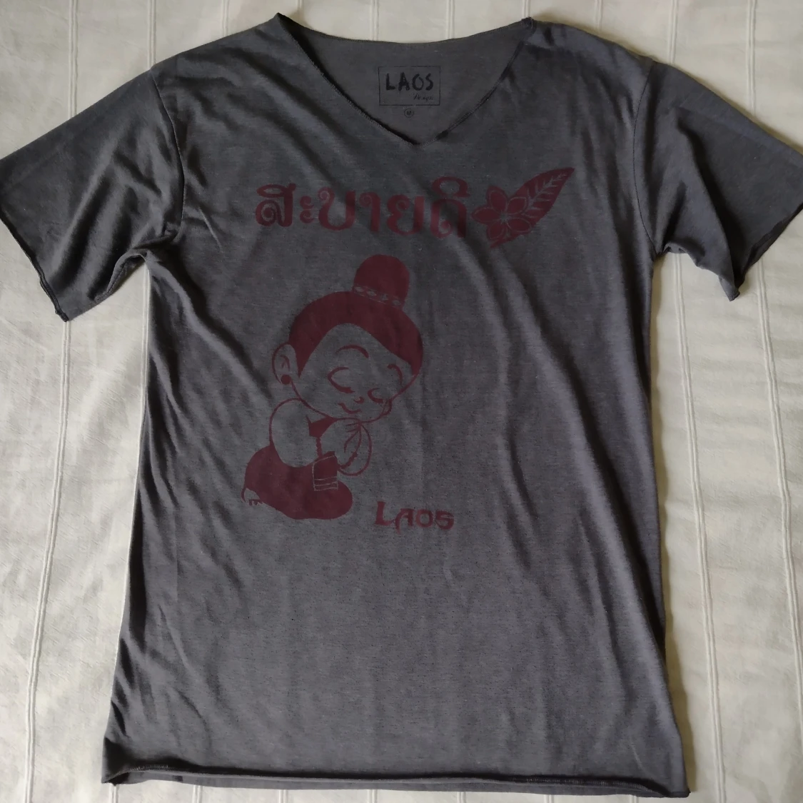 Gråmelerad, v-ringad t-shirt/topp med tryck, Laos, storlek M (S)