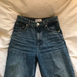 Baggy jeans från zara😍skitsnygg färg och sitter som en smäck