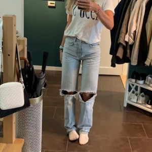 Blåa jeans - Intressekoll på dessa blåa jeans då de är för stora för mig. Stl 34 från GinaTricot premium 