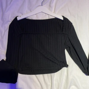 Tröjor  - Säljer en tröja för 30 och alla för 60xs i allt förutom i t-shirten 