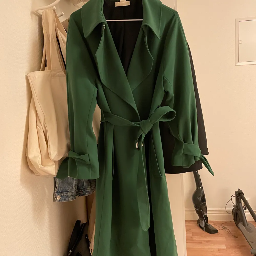 Fin grön kappa från H&M. Jackor.