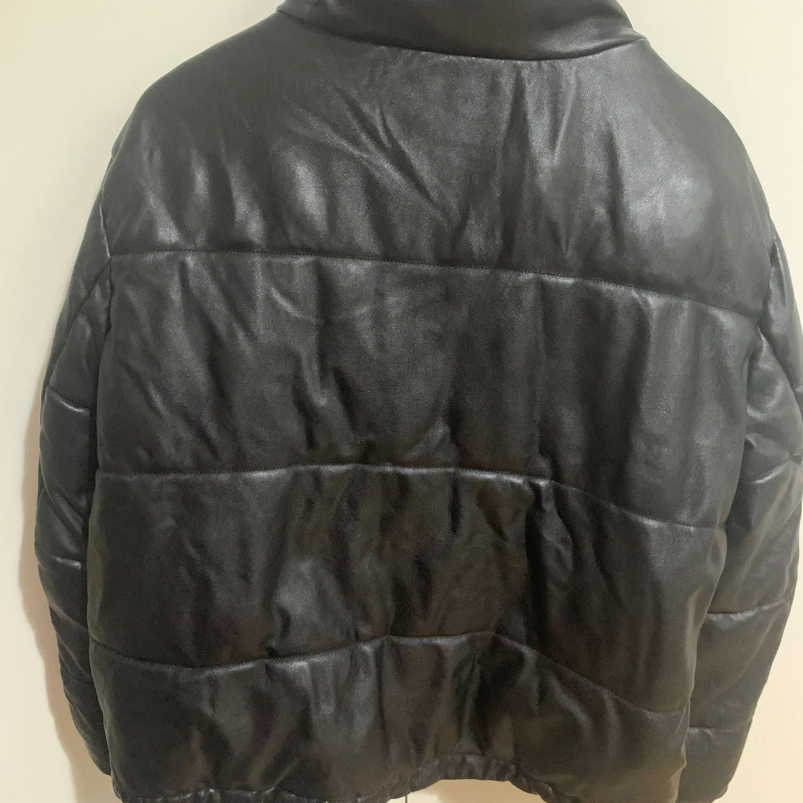 Svart puffer jacka i storlek 42 - 90