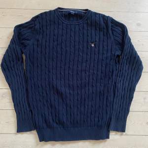Gant blue knitted sweater, använd 3 gånger, jättebra skick.