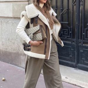 Zara väst - En väst från zara, stl xs. Använd två gånger, så helt som ny!