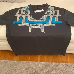 Ny äkta Versace t-shirt . Stl xxxl (men som en xxl)   