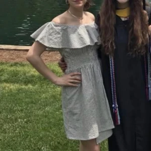 Sommarklänning  - Off shoulder sommarklänning. Jättesöt. Och bara ha det en gång. 