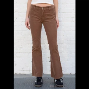 Brandy Melville byxor  - Bruna manchester byxor från brandy. Skriv för egna bilder!💓