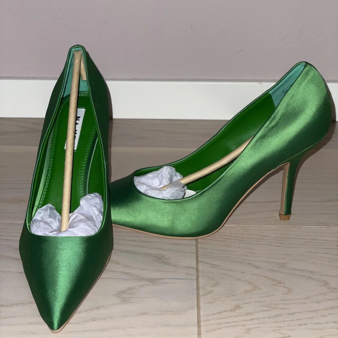 Gröna Satin klackar - NAKD - 91