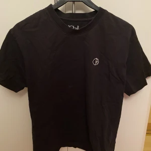 Polar skate co. T-shirt svart - Bra skick, passar medium å small. 