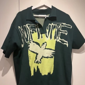 Weekday tröja 💚 - Sparsamt använd tröja ifrån weekday!  Stl S  Köparen står för frakten! Betalning via swish♻️fraktkostnad 60kr  TRYCK EJ PÅ KÖP NU!