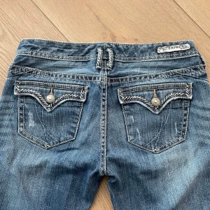 Low waist jeans - Köpta second hand i Nyc men i toppskick. Kan återkomma med exakta mått men de passar mig perfekt och jag är 168 cm lång, storlek S för referens ❤️