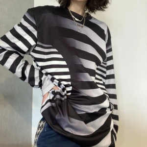 90’s långärmad  - Nästintill oanvänd cool tröja. 