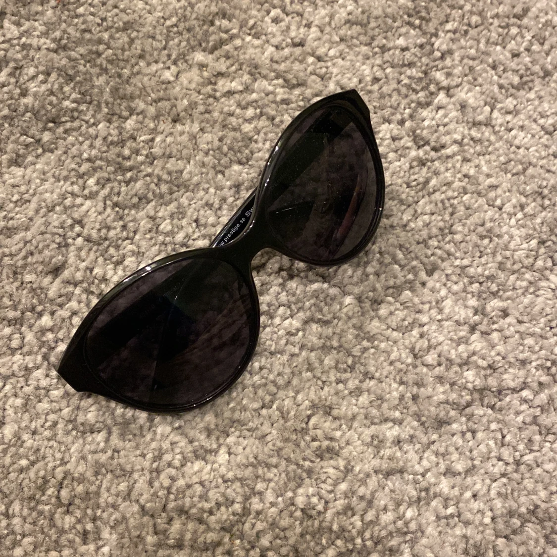 Svarta solglasögon  - 90