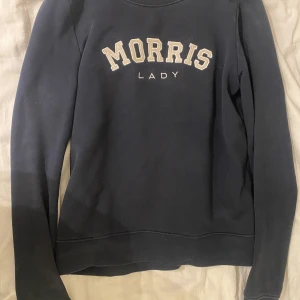Morris tröja - Superfin morris lady sweatshirt. Storlek XS och färg marinblå. Säljer för 150kr